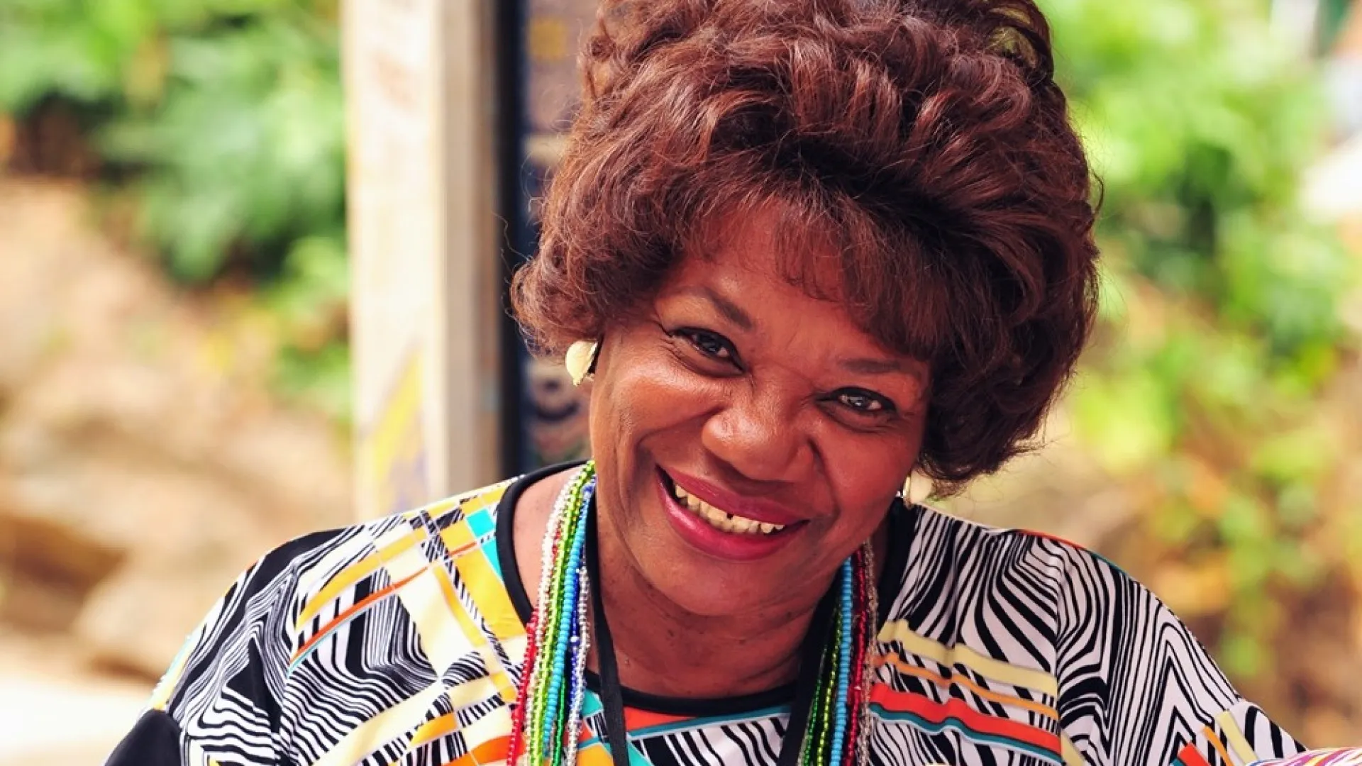 Neusa Borges assina contrato vitalício com a Globo