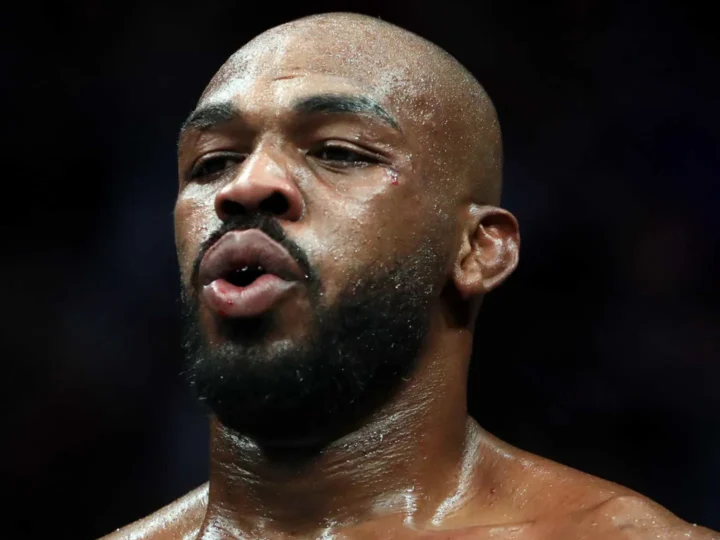 Jon Jones rebate Dana White e pede demissão do UFC