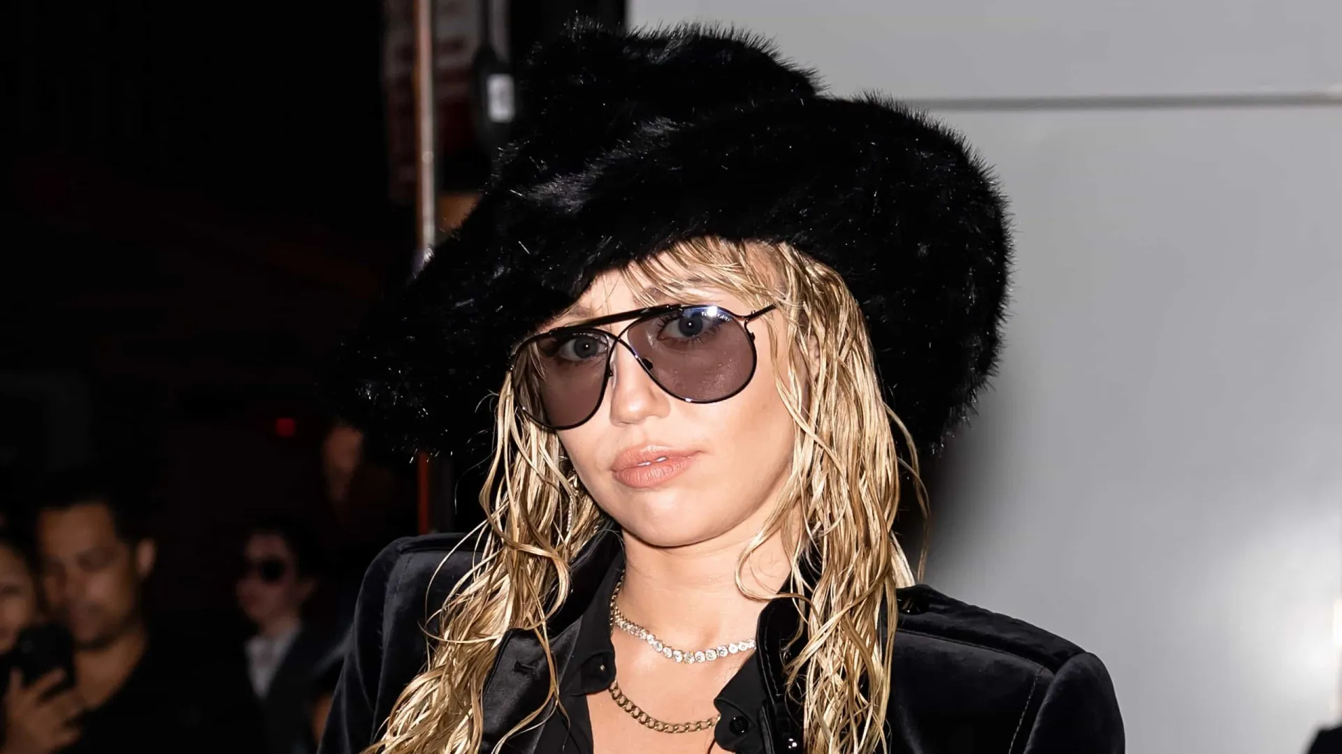 Miley Cyrus diz que nunca quis matar Hannah Montana e que gravou nova música