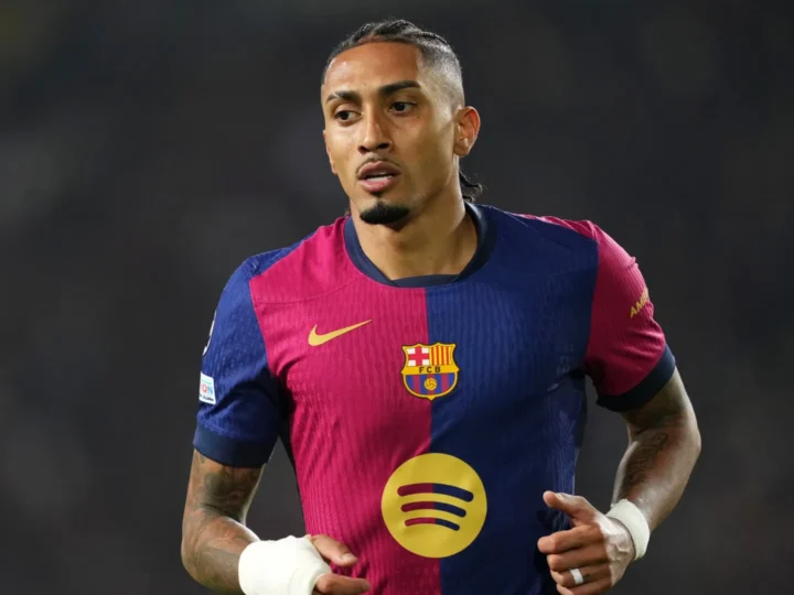 Raphinha passa em branco, mas Barça vence Rayo Vallecano e mantém liderança folgada em La Liga