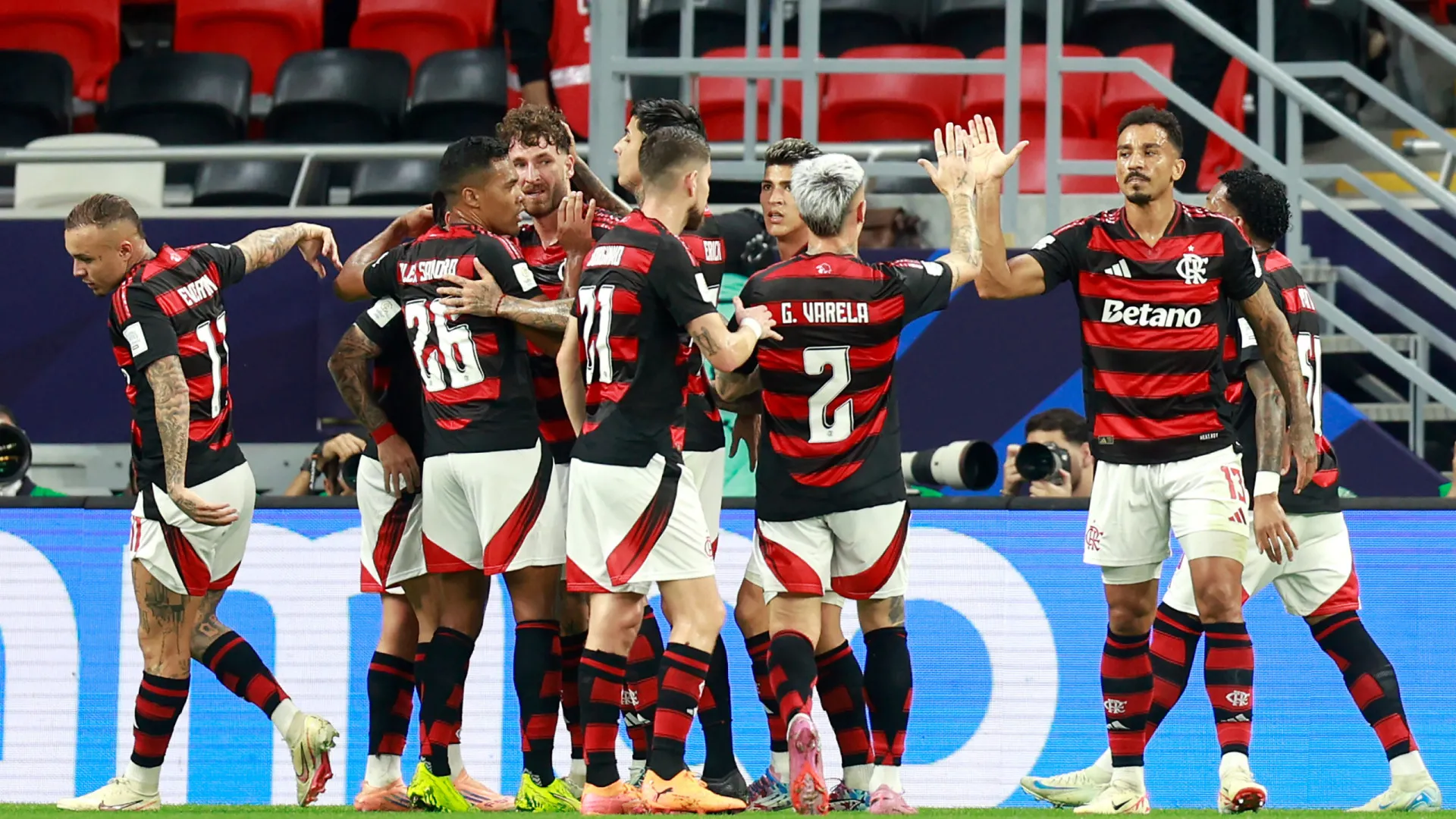 Flamengo e Cruzeiro fazem ‘duelo de campeões’ para melhorar posições no Brasileirão