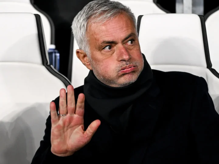 Ex-Chelsea detona Mourinho: “Hipócrita. Tem jogadores negros no Benfica”