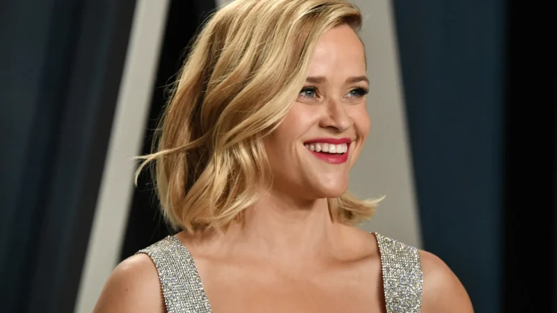 Reese Witherspoon faz 50 anos com Oscar, clube do livro e grandes produções no currículo