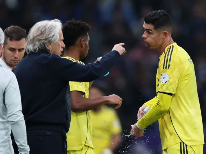 Jorge Jesus explica substituição forçada de Cristiano Ronaldo