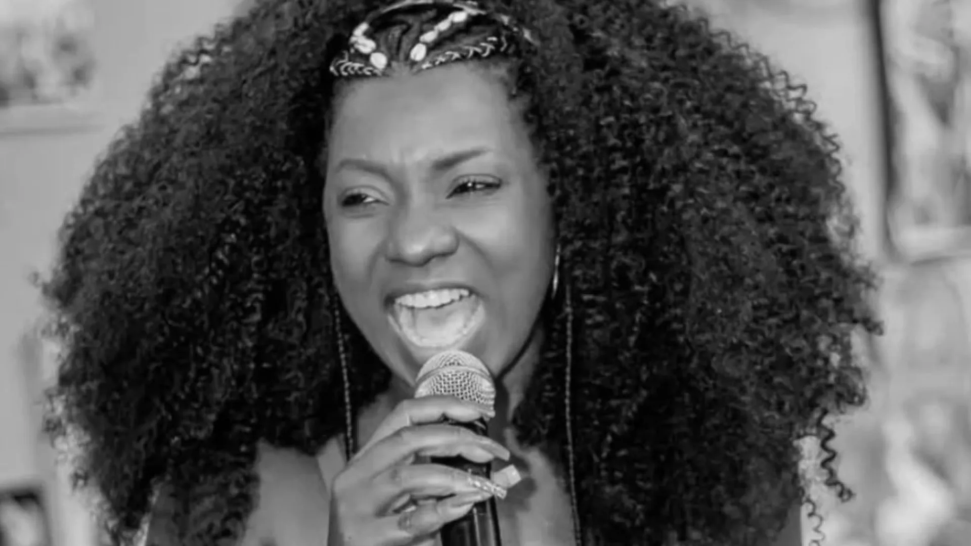 Morre a sambista Adriana Araújo, aos 49 anos