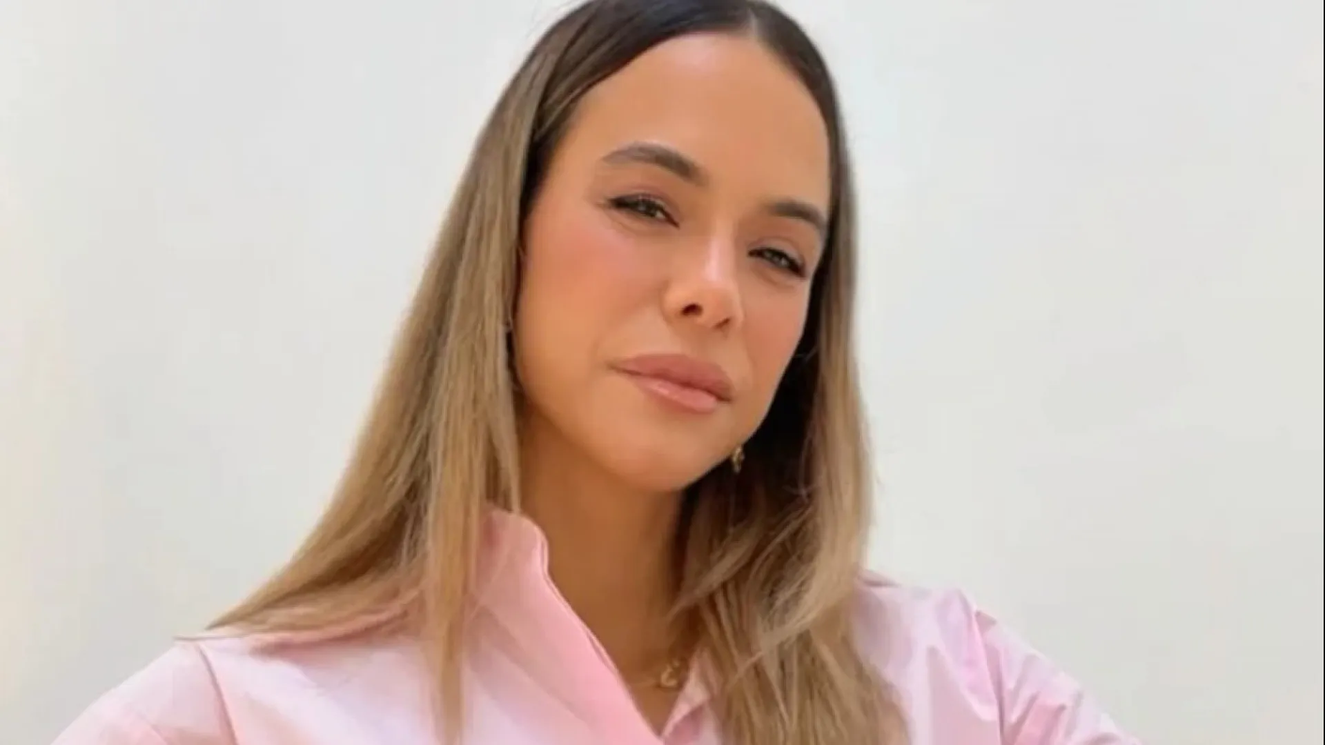 Há quase uma semana ‘presa’ no Qatar, Miá Mello desabafa: ‘Pior dos dias’