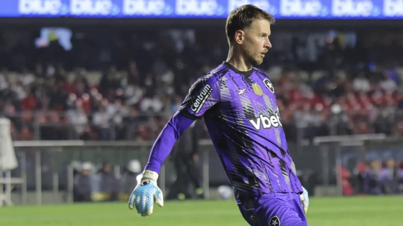 Após falhas, Botafogo vê goleiro Neto como negociável e aguarda propostas