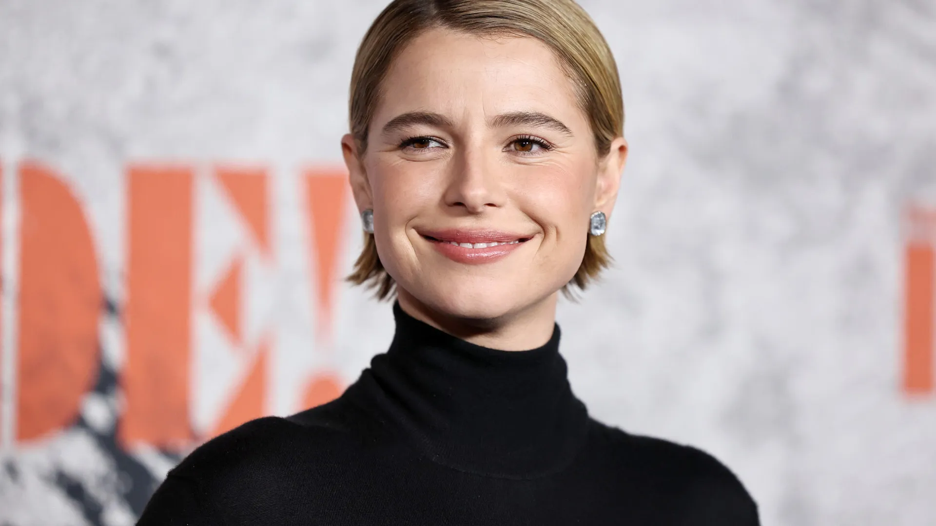 Jessie Buckley é criticada após dizer que pediu ao marido para se livrar dos gatos