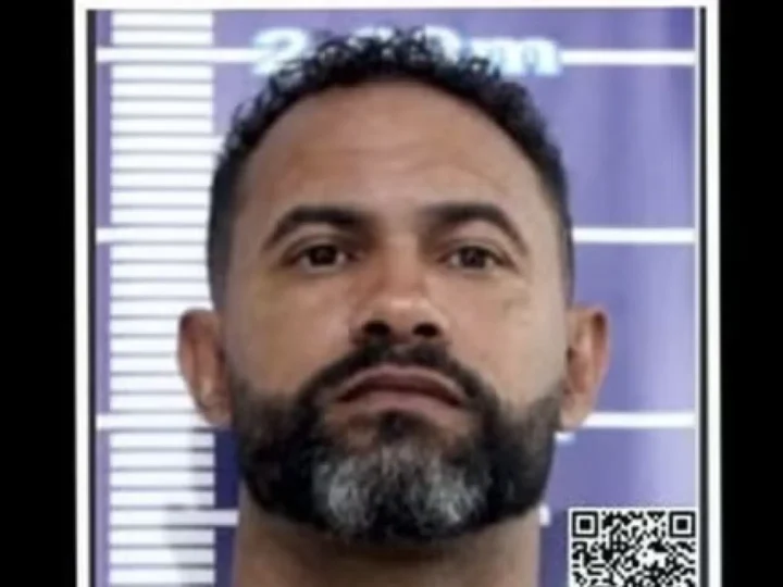 Foragido: Disque Denúncia divulga cartaz para encontrar goleiro Bruno