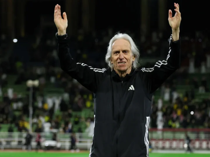 Jorge Jesus elogia João Félix e fixa prazo para Cristiano Ronaldo