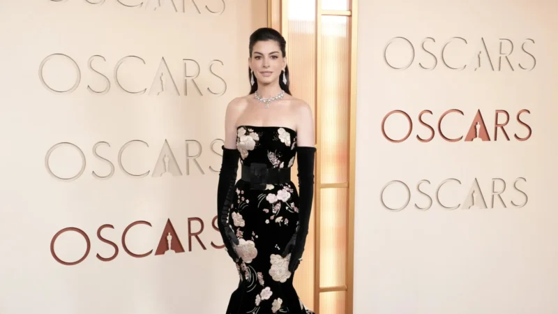 Anne Hathaway abre o coração sobre inseguranças com o corpo