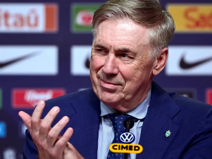 Ancelotti convoca lateral do Cruzeiro após lesão de Alex Sandro