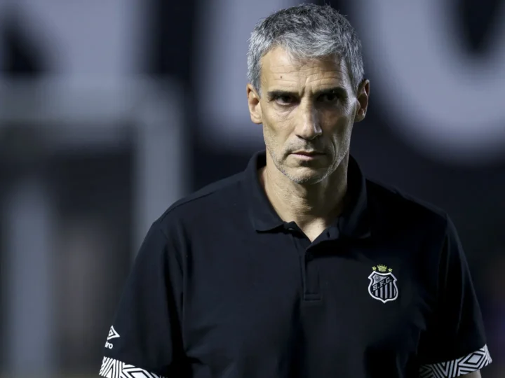 Vojvoda não resiste à derrota para o Internacional e não é mais o técnico do Santos
