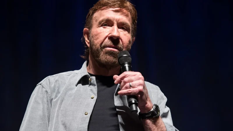 Chuck Norris é internado no Havaí após emergência médica, afirma site