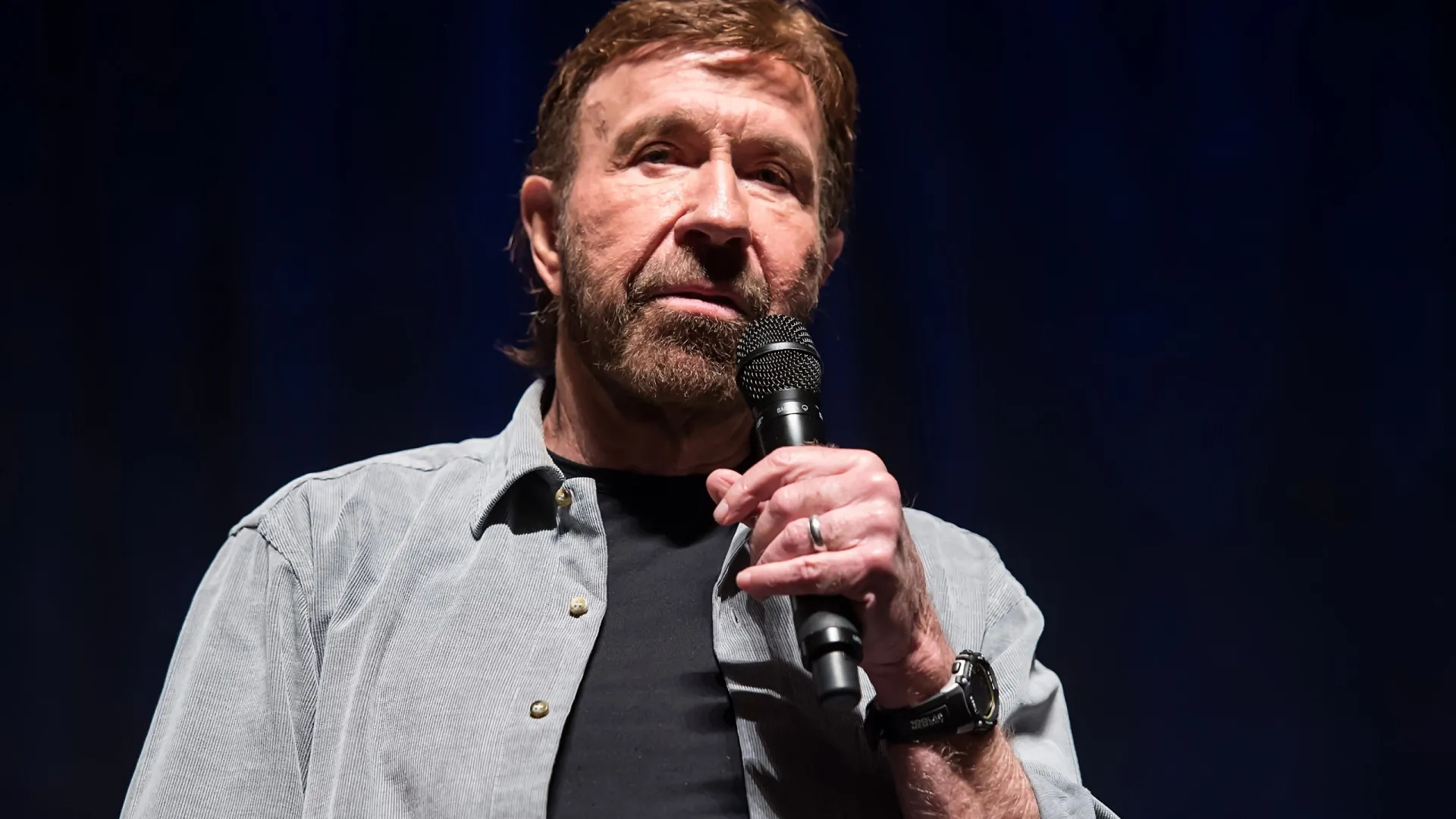 Chuck Norris é internado no Havaí após emergência médica, afirma site
