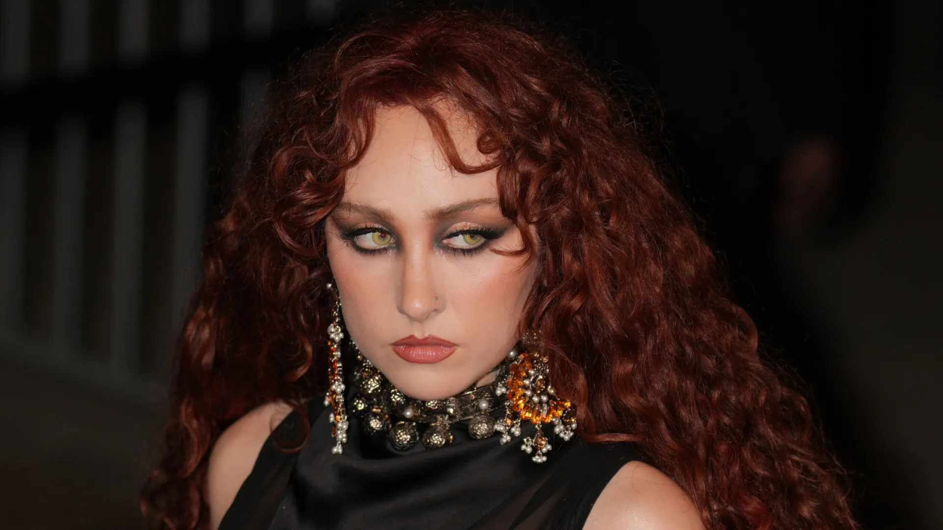 Chappell Roan diz que não odeia seus fãs e crianças após polêmica em hotel