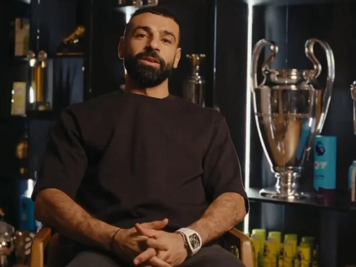 Salah anuncia saída do Liverpool após nove anos e emociona torcida