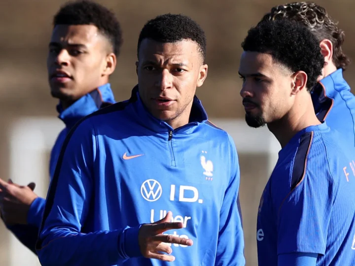 França e Espanha se firmam como favoritas para Copa, e Brasil preocupa no top 10