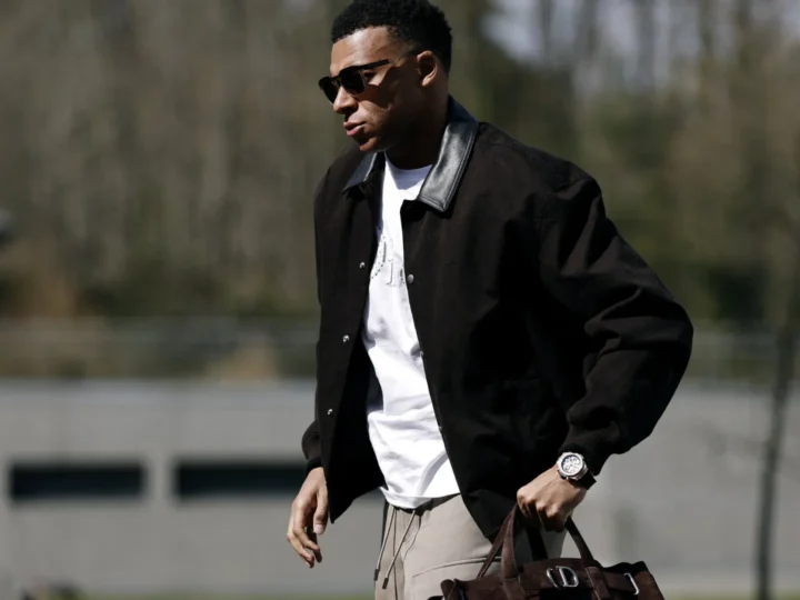 Caso “joelho errado” vira crise no Real e jornalista acusa Mbappé