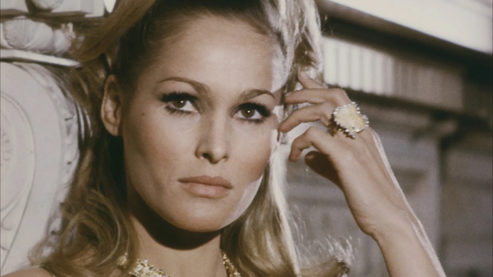 Atriz suíça Ursula Andress é vítima de golpe de R$ 120 milhões