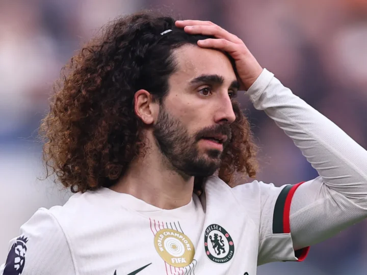 Cucurella se volta contra o Chelsea: “Eu não teria demitido Maresca”