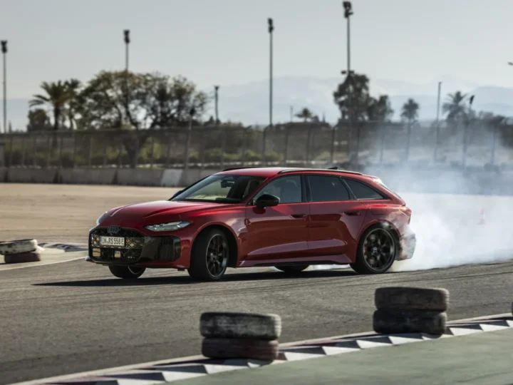 Audi RS 5 estreia sistema híbrido com controle inteligente de torque
