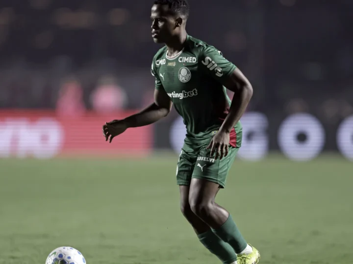 Arias volta ao Palmeiras e pode enfrentar o Grêmio; Vitor Roque é baixa