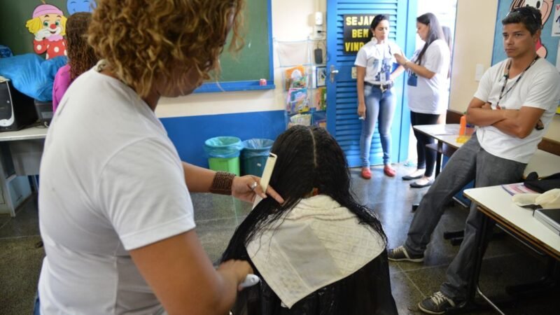 Serviços avançam 0,3% em janeiro e igualam patamar recorde