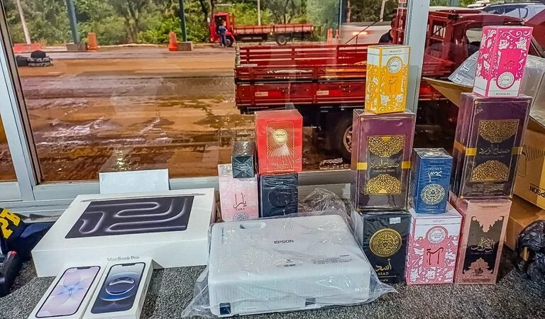 PRF apreende medicamentos controlados e produtos ilegais durante fiscalização