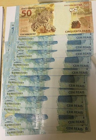 PF monitora entrega suspeita e adolescente acaba detido com pacote de dinheiro falso