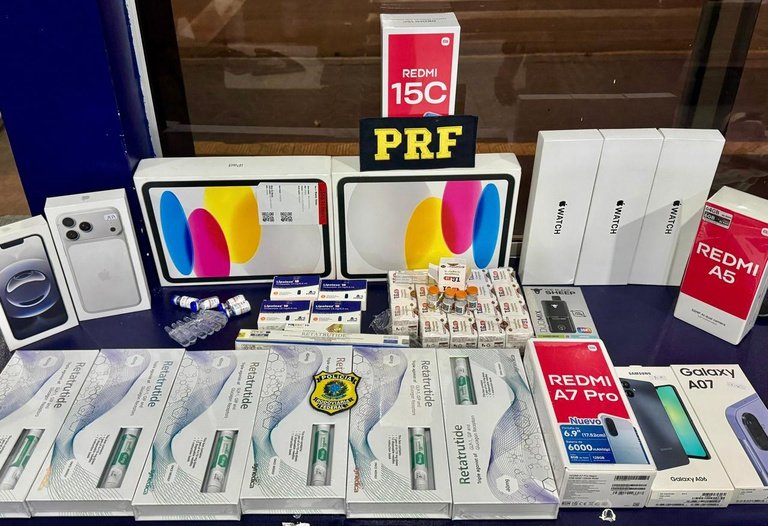 PRF apreende eletrônicos e medicamentos irregulares durante fiscalização na rodovia