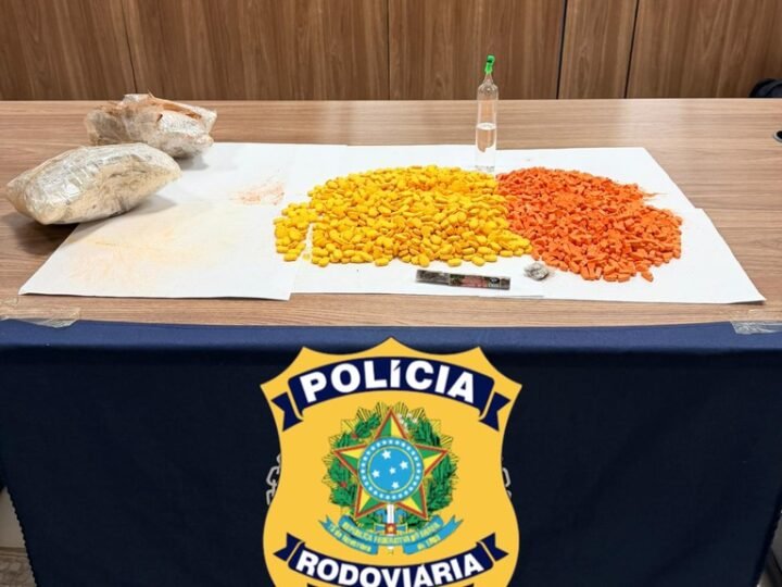 PRF intercepta carga de drogas em ônibus e prende passageira na BR-364 em MT