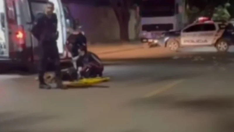  Mistério na madrugada: homem é encontrado inconsciente com grave ferimento na cabeça em via pública