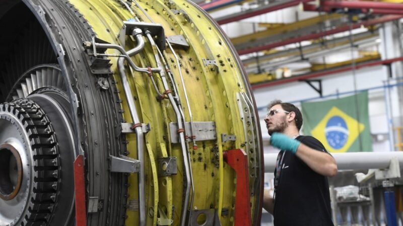 Atividade econômica tem alta de 0,6% em fevereiro