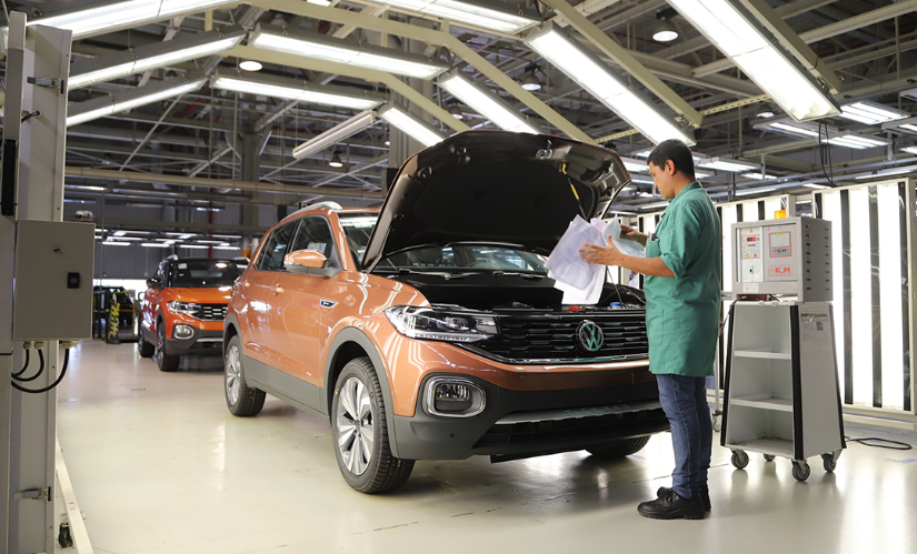 Indústria nacional avança 0,9% em fevereiro