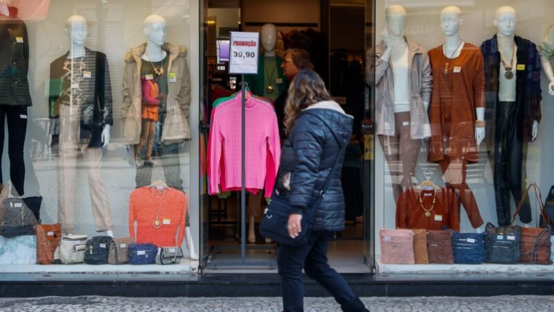 Percentual de famílias brasileiras com dívidas a vencer atingiu 80,4% em março