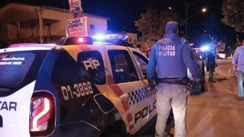  Ataque a tiros na madrugada termina com homem morto em frente de casa em MT