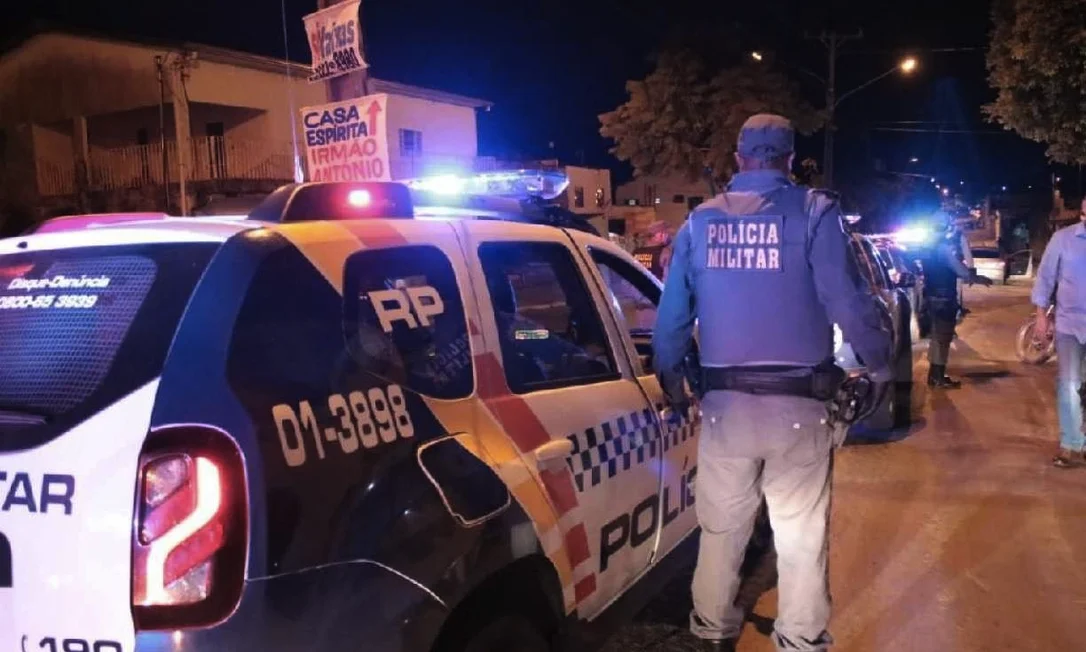  Ataque a tiros na madrugada termina com homem morto em frente de casa em MT