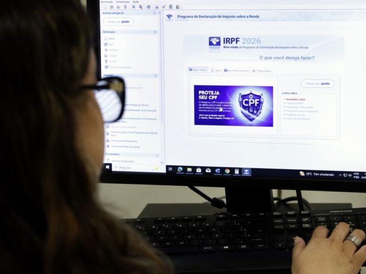 É melhor fazer a declaração do IR completa ou simplificada?