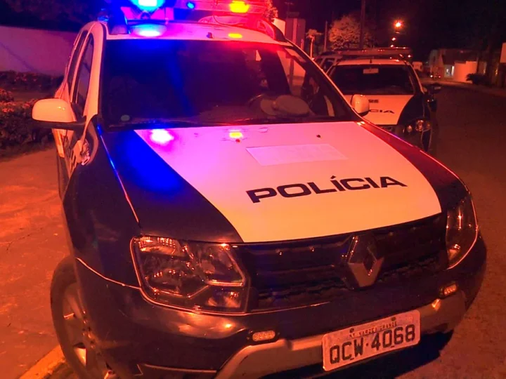 Suspeitos tentam despistar a polícia, mas acabam presos com drogas e mandado em aberto em MT