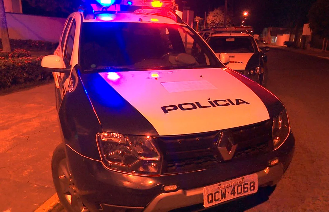 Suspeitos tentam despistar a polícia, mas acabam presos com drogas e mandado em aberto em MT