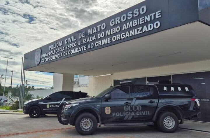 Cofre com mais de R$ 100 mil é apreendido em mansão durante operação contra facção