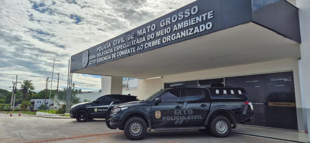 Cofre com mais de R$ 100 mil é apreendido em mansão durante operação contra facção