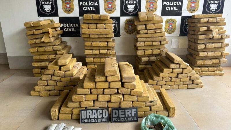 Polícia desenterra mais de 300 tabletes de droga escondidos em quintal e prende “gerente” de facção em MT
