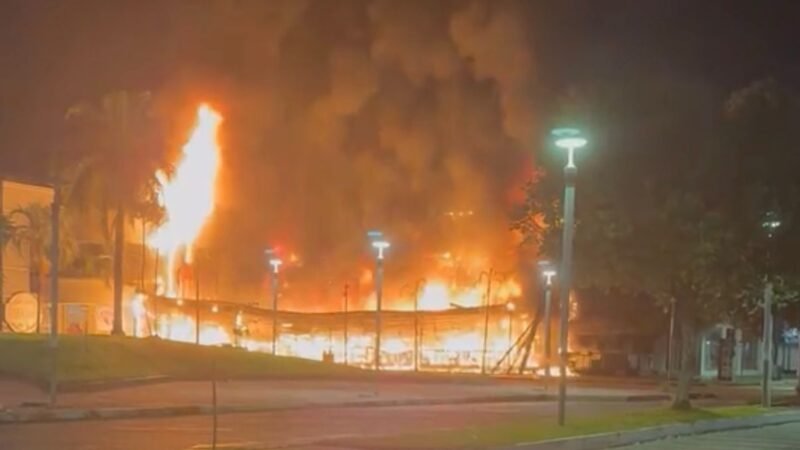 INCÊNDIO ATINGE BAR TRADICIONAL NO CENTRO DE SINOP DURANTE A MADRUGADA