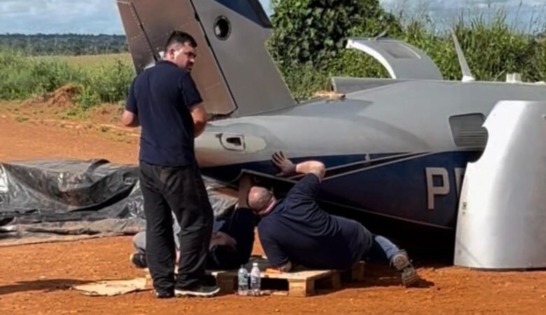 Após pouso forçado, avião começa a ser desmontado e pista segue interditada em MT