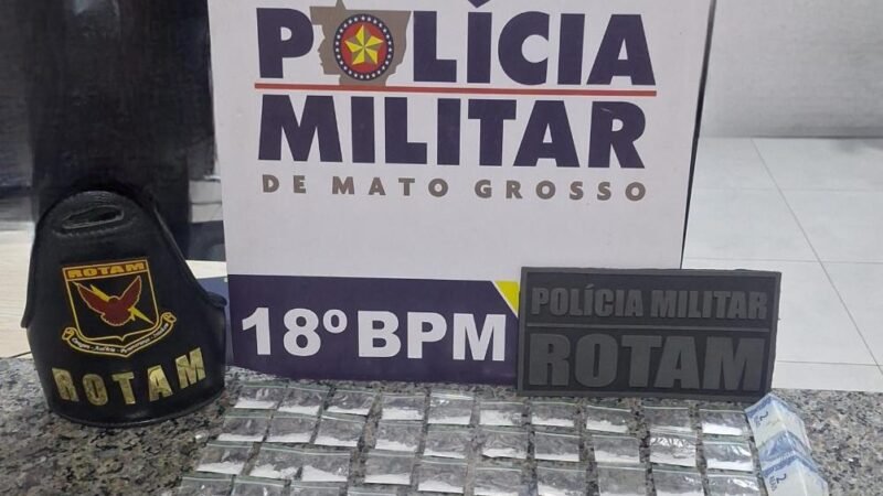 Denúncia leva à prisão de suspeito e apreensão de drogas durante operação policial