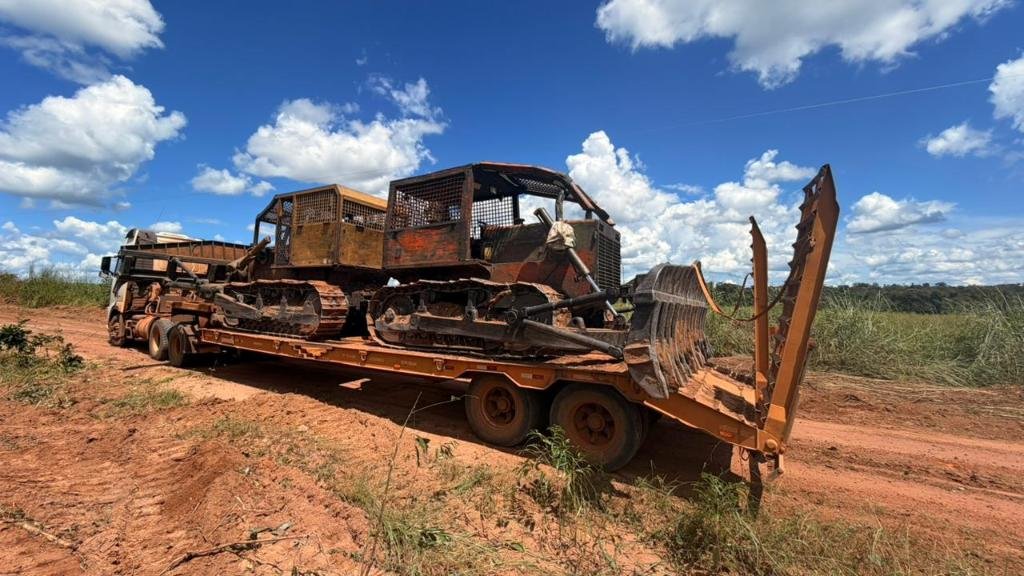 Máquinas usadas em desmatamento ilegal são apreendidas em operação ambiental no norte de MT