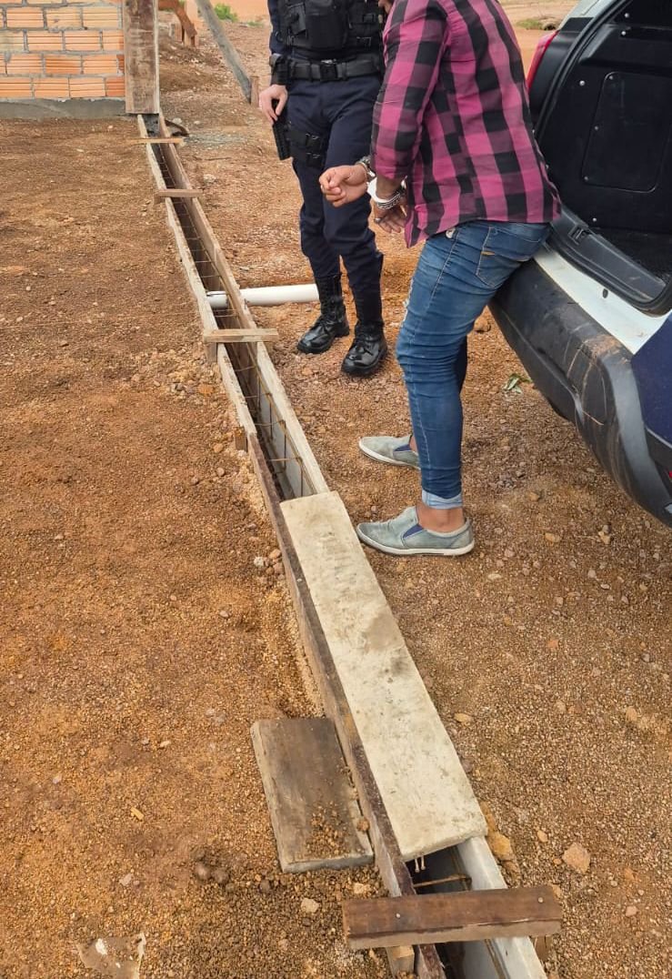 Homem é detido após ameaças, agressão e perseguir adolescente em Terra Nova do Norte