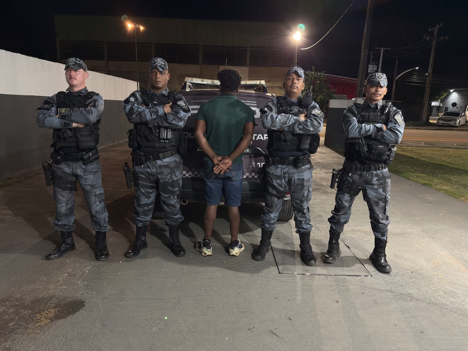 Conversão proibida chama atenção da PM e passageiro acaba preso com mandado em aberto em Peixoto de Azevedo